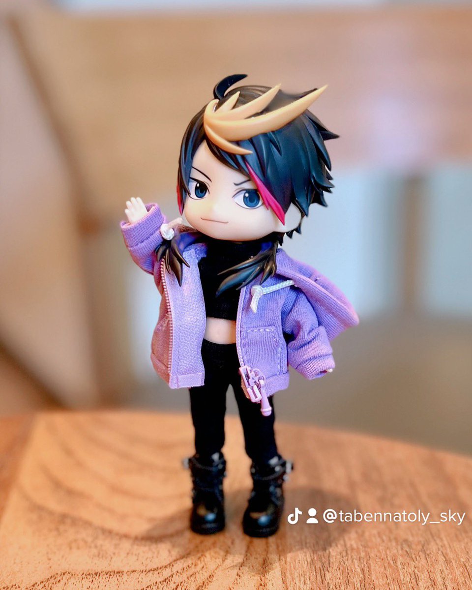 tabennatoly_sky's tweet photo. Purple boy👟🗡️☯️💟💜

#shuyamino #shxtou #nijisanjien #nendoroid #shxtouvtuber https://t.co/lnsrdVdKqD