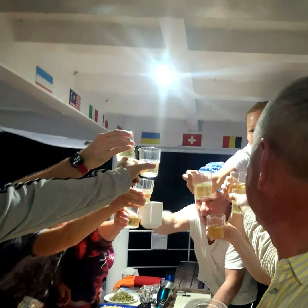 DiveColombia's tweet photo. Some moments captured on the December 27 trip, welcoming a new year in the #FEROX with special moments

#buceocolombia #buceoresponsableyseguro #noplastic #oceans #dive #diving #hammershark #liveboardferox #colombiadiveadventures #malpelo #shark https://t.co/YfOFIpYqaU