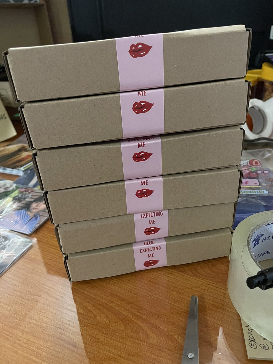 2Jeons_BNS's tweet photo. #HeyCaratoon
In the soop seventeen and other orders. Eto palang po nabalot ko. Tuloy ko po later yung pag balot hehe https://t.co/eV3iyFylIb