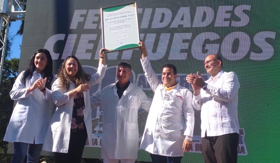 ↪️Por los favorables indicadores en el programa d atención 🤱🧑‍🍼la cobertura completa en la red asistencial del 1er nivel d atención, la elevada expectativa d vida , entre otros logros de la medicina familiar, se reconoció al Sistema Provincial d #Salud x el <a href="/MINSAPCuba/">Ministerio de Salud Pública de Cuba</a>