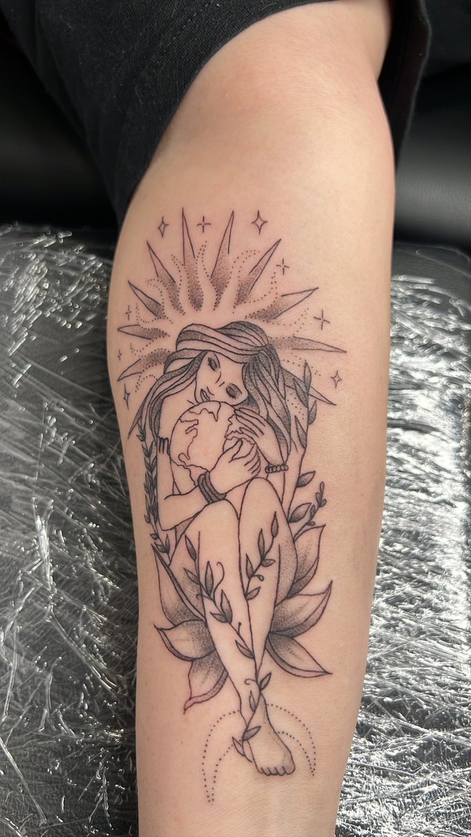 ddrea__'s tweet image. Just did this tattoo today ! I love how it came out . I’m a beginner artist in Houston,Tx looking for clientele 🥺🖤 dm me if your interested!!! #houstontx #tattoo #houstontattoo #tattooartist #beginnertattooartist