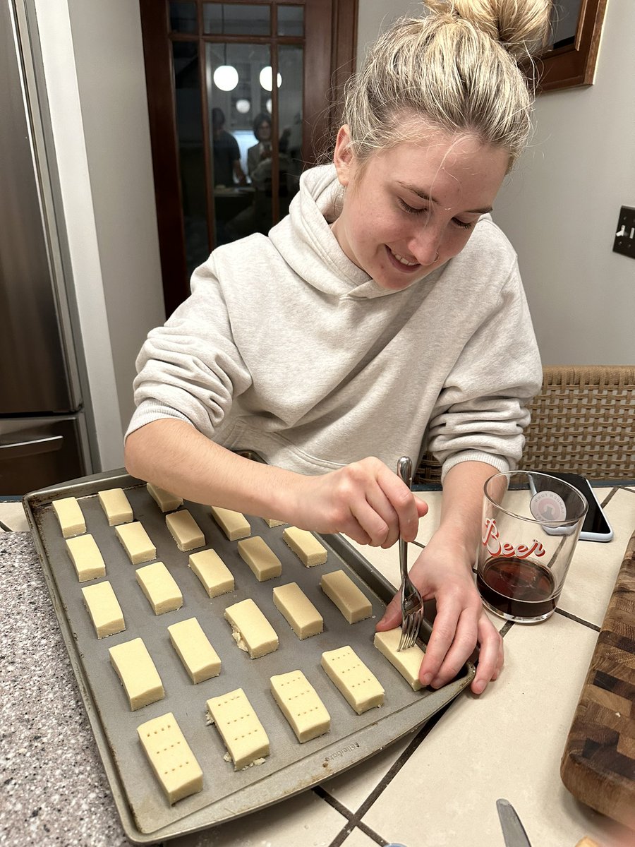 jkmassey's tweet photo. Silver lining of a snow storm that cancels dinner reservations out. #LastBatch #paulsshortbread https://t.co/CXvsxYls0M