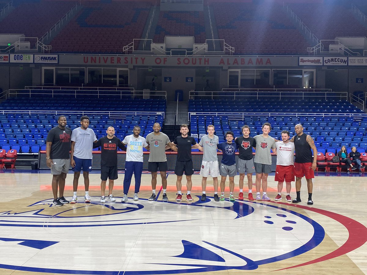 AStMBManagers's tweet photo. Another ROAD W
With a HUGE second half, the Red Wolves manager squad picks up another one against South Alabama to move to 2-0 on the season
@ManagerGames_ https://t.co/PcGSL5m4e0