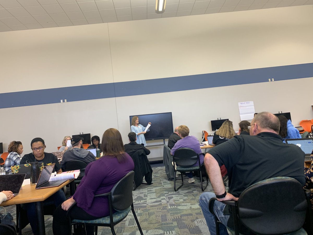 Literacy - the key to success. 6-12 educators -ALL. In one space working on our strategic learning @lifestrapestry <a href="/TanyaTturner/">Tanya Turner</a> #everychildeverychanceeveryday. #betheone <a href="/pqschools/">Perquimans Schools</a>
