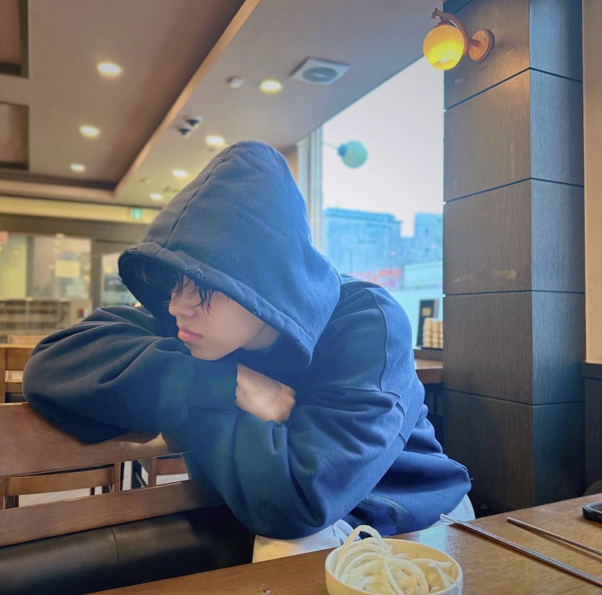 seunecheol's tweet photo. Spot my new hair? Finally, permed my hair once again to start my 2023. Hopefully it will be my lucky charm to face the year ahead. Everyone, have a happy holiday! https://t.co/GKwsR8VNJs
