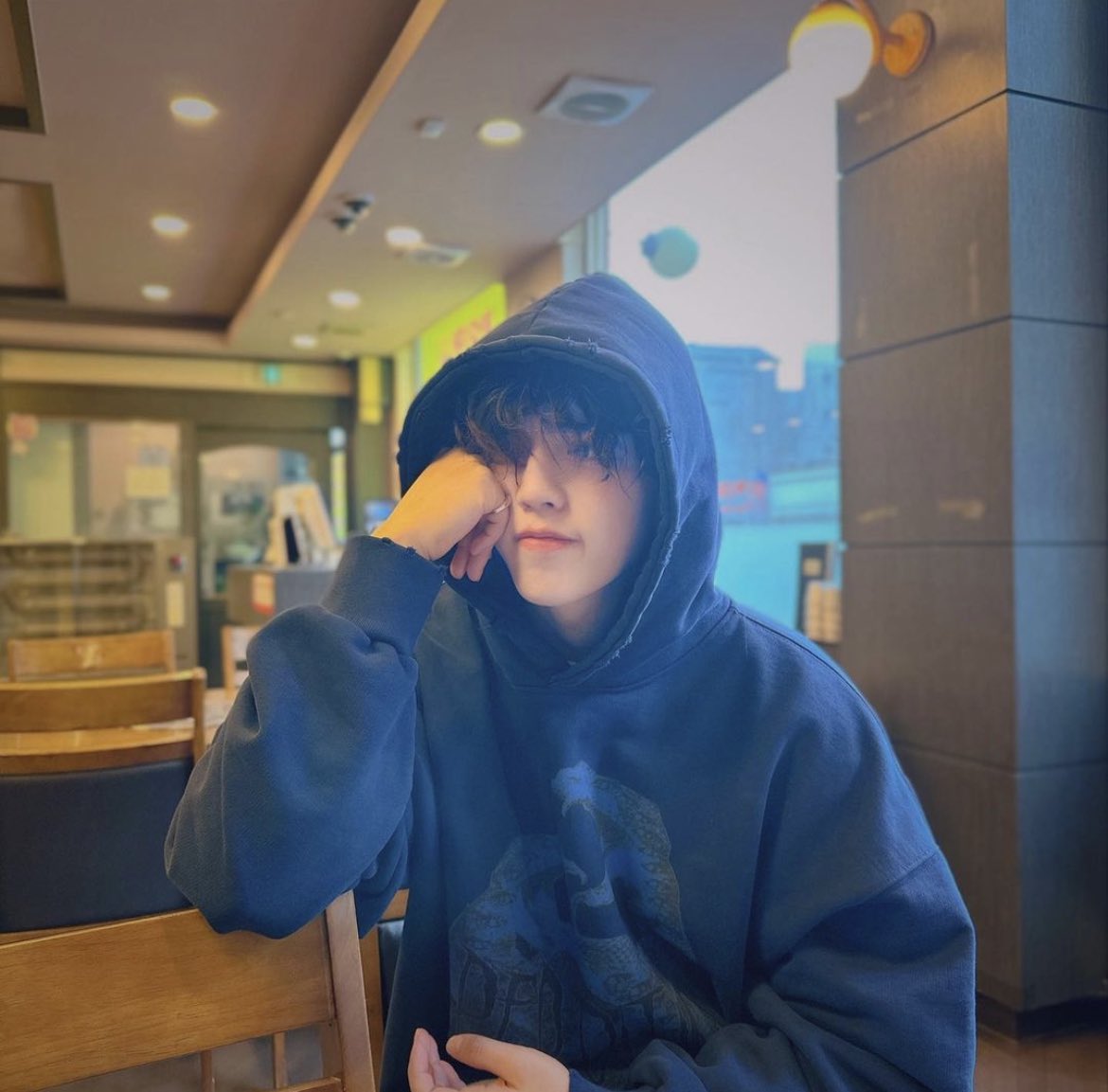 seunecheol's tweet photo. Spot my new hair? Finally, permed my hair once again to start my 2023. Hopefully it will be my lucky charm to face the year ahead. Everyone, have a happy holiday! https://t.co/GKwsR8VNJs
