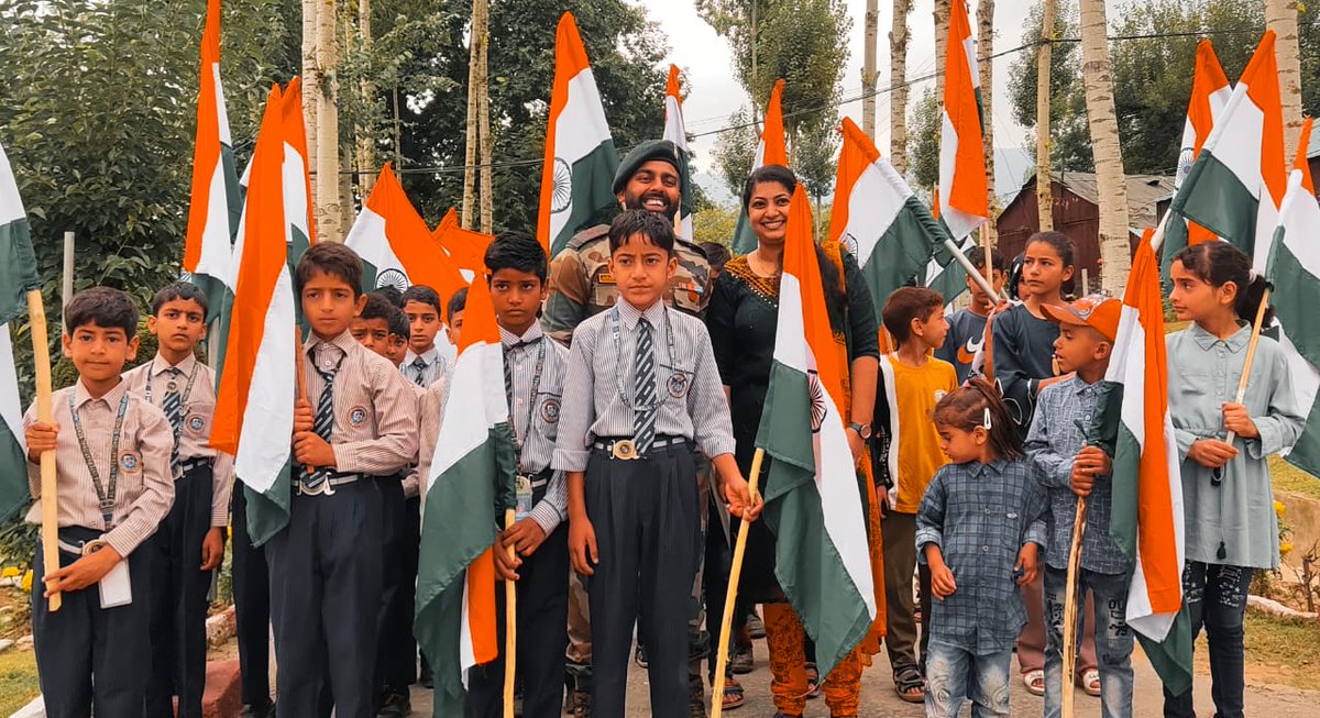 KupwaraTerriers's tweet photo. Today we come together, be the cause for unity, make it a beautiful day, fight against corruption and hoist the #Tricolour of our nation high in the air. Inshallah Together always and forever. 
#BeautifulFeeling #CLX #05JAN22KT #IndianArmyInKashmir  @adgpi @NortherncomandIA @Chin https://t.co/OvLiYDg35U