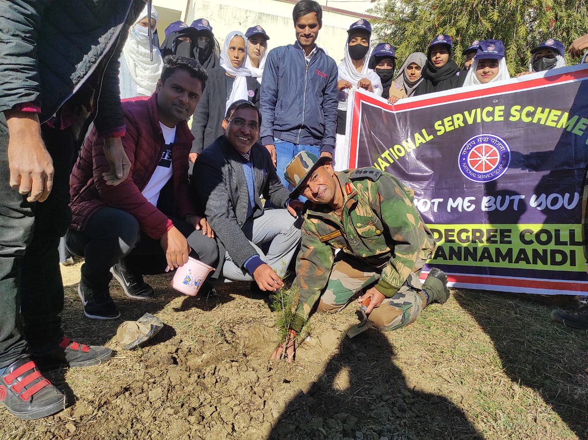 muhammad_shoket's tweet photo. GDC Thannamandi organised a Plantation Drive Under 07 Days Special Winter Camp 2023
#NSS 
#SpecialWinterCamp https://t.co/ZM5dmcmWp5