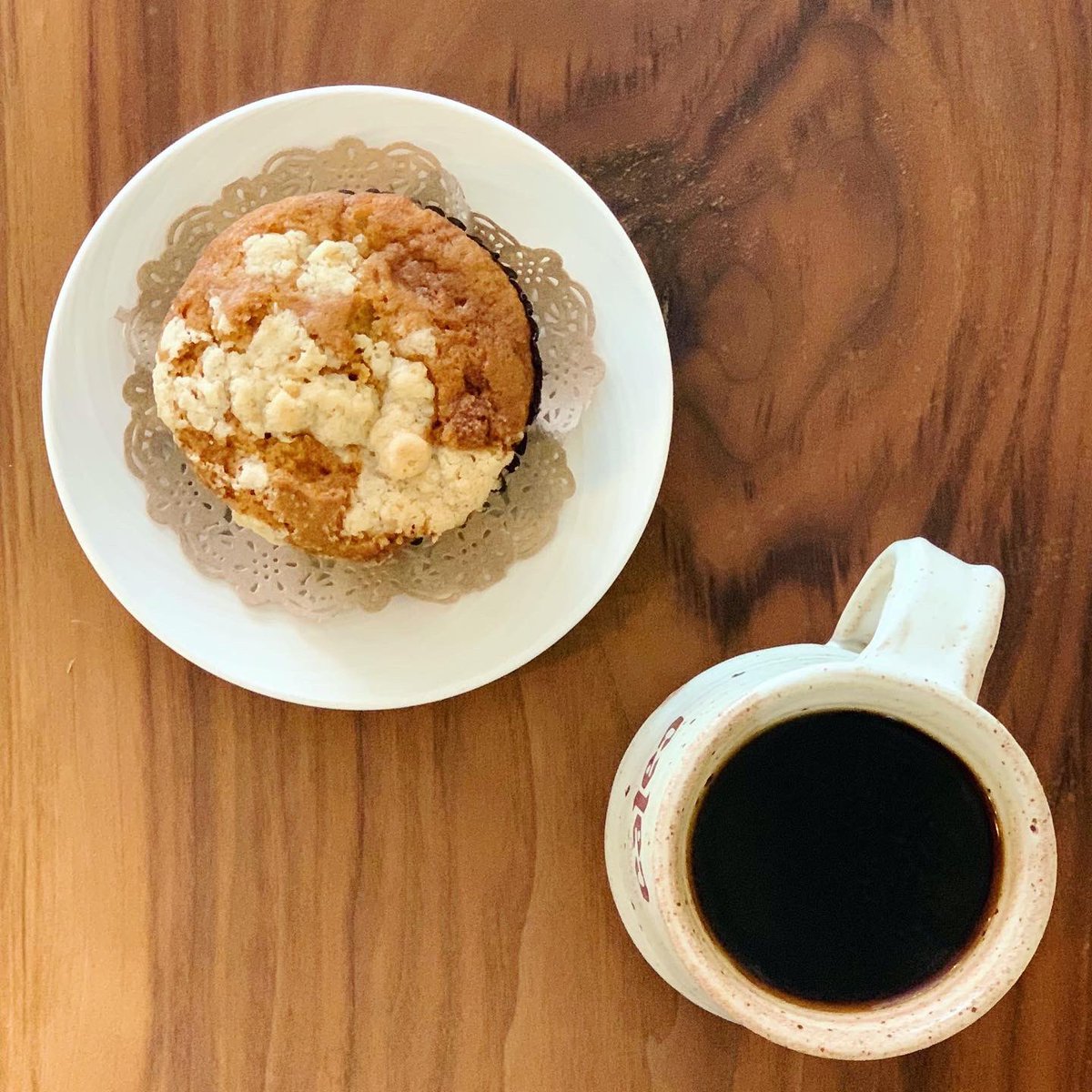 CafeCaleo's tweet photo. @ Caleo, our baristas are ready to serve you and recommend: Freshly brewed coffees•Espresso drinks, americano, latte, mocha, cortado, cappuccino•french press or pour over•Teas or tea lattes•Lemonade with raspberry or lavender syrup•our original Angola Palmer • Smoothies https://t.co/6NxgDEP749