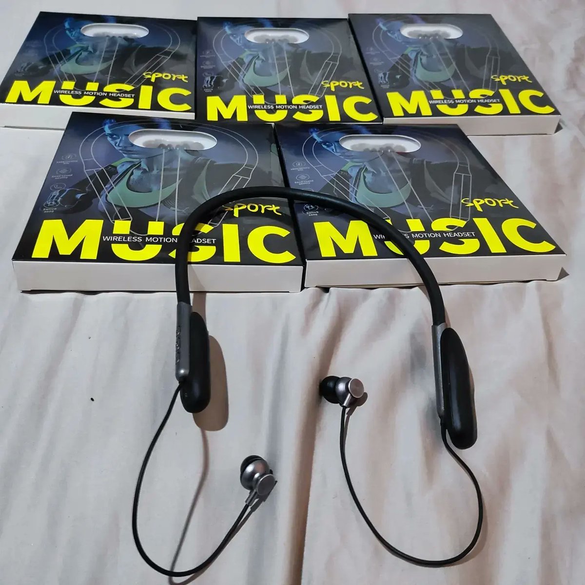 yazzaxris's tweet photo. Sweat the depression off n start your day clean.
Get a pair of the neckband wireless headphones @21k only
#goodsoundquality
#HDcall
#switchsong
#batterylife2weeks
Call/WhatsApp 0996297147 https://t.co/HnEG8GNMAV