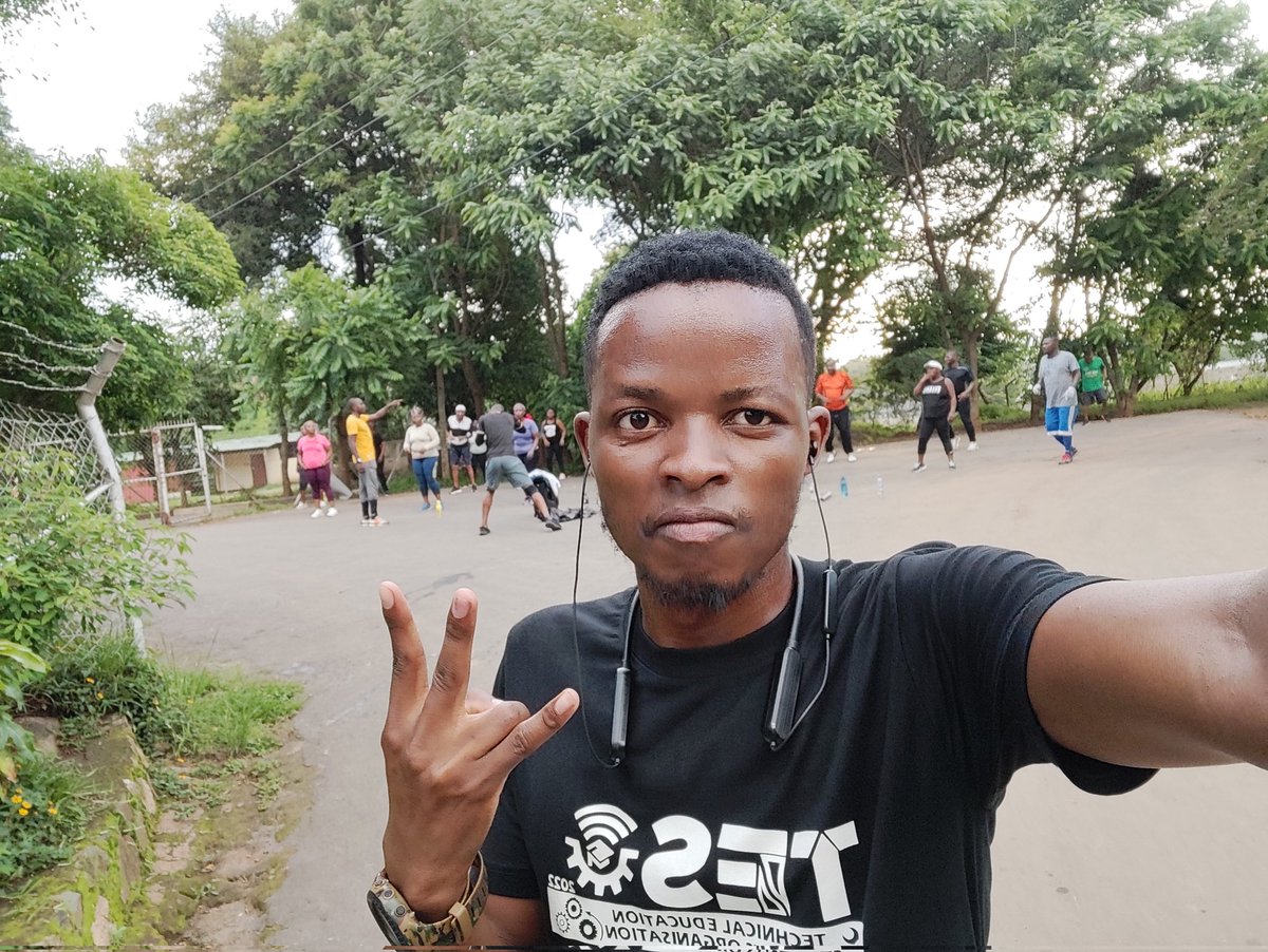 yazzaxris's tweet photo. Sweat the depression off n start your day clean.
Get a pair of the neckband wireless headphones @21k only
#goodsoundquality
#HDcall
#switchsong
#batterylife2weeks
Call/WhatsApp 0996297147 https://t.co/HnEG8GNMAV