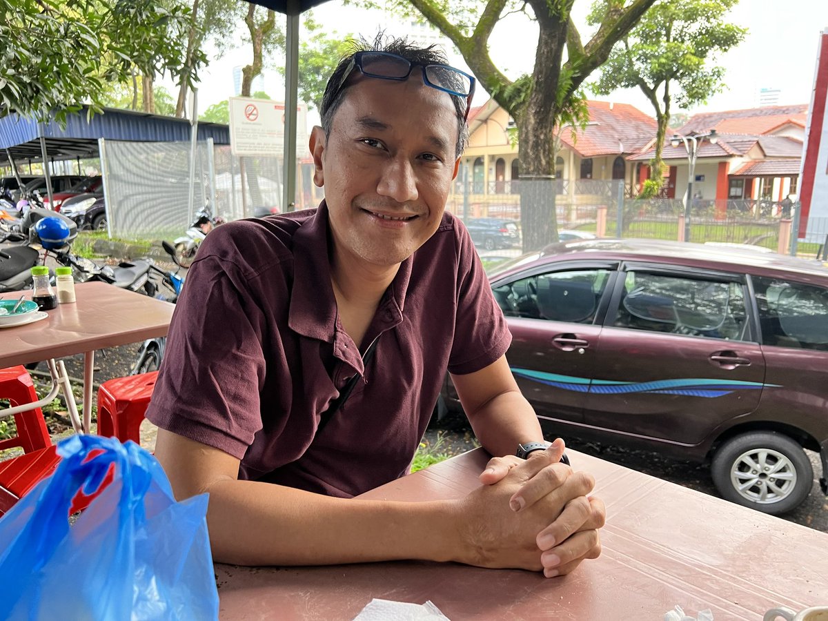 elzalyff's tweet photo. Sarapan pagi sama Poknik di Tanglin sambil berbual isu politik semasa… Lama x pekena roti stim , kopi susu dgn telur separuh masak ni. Sempoiiii je …
@NikYahya2
#tanglin
#kopi
#rotibakar https://t.co/nHiZWcUPb7