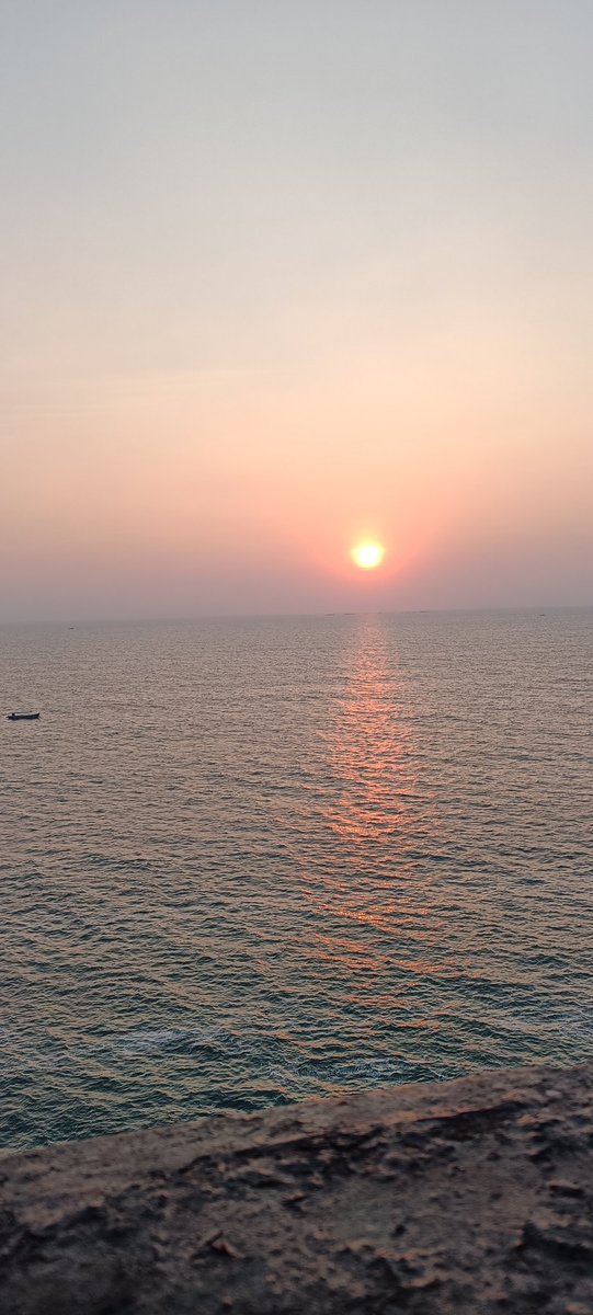 sharanpaspool18's tweet photo. Sun set view from 🌅
#kapubeach 
@mallikaravind https://t.co/hh56eRkJSJ