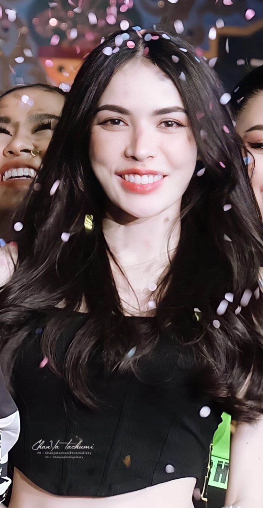 ᗩᑭᗝᒪᒪᗝ (หัวใจชาล็อต) ヅ on X: Success is yours. Congratulations, Graduate!💖🫶🏻🤍 CL IN TIME SQUARE NYC #CHARLOTTE_BEST_GIRLS #CharlotteAustin #ชาล็อตออสติน @itscharlotty t.cobSkLgKWQRv X