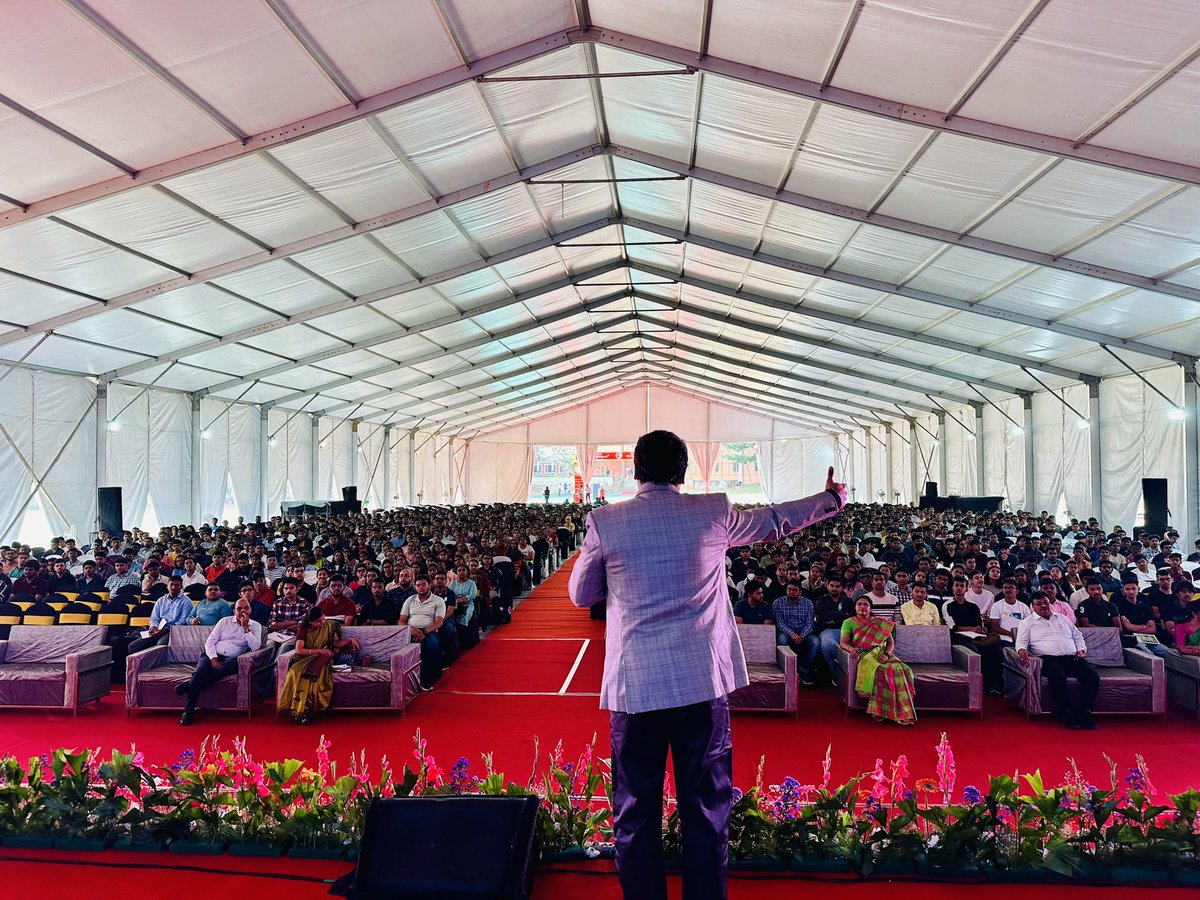 SagarEarthling's tweet photo. Spoke to Students and Faculties at RV College of Engineering, Bangalore. 
#engineering   #teaching #technology #research #researchmindset #professors #education #aicte 
#highereducation  #healthcare #machinelearning #deeplearning #bigdata #rvce #rvcollegeofengineering https://t.co/uefrDbI9uP