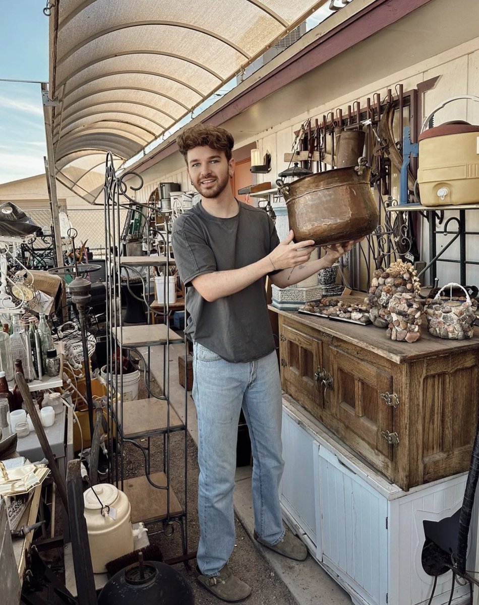 FIDM's tweet image. Business Management Grad, @imdrewscott recently talked to @BusinessOfHome about his #YouTube channel Lone Fox, including his techniques to engage with his audience, his work with other brands, and how he creates his content and his schedule. Read more: bit.ly/3GgROpp