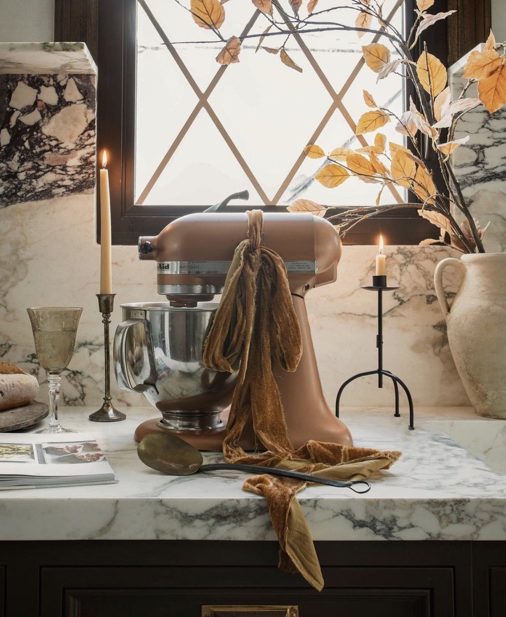 FIDM's tweet image. Business Management Grad, @imdrewscott recently talked to @BusinessOfHome about his #YouTube channel Lone Fox, including his techniques to engage with his audience, his work with other brands, and how he creates his content and his schedule. Read more: bit.ly/3GgROpp