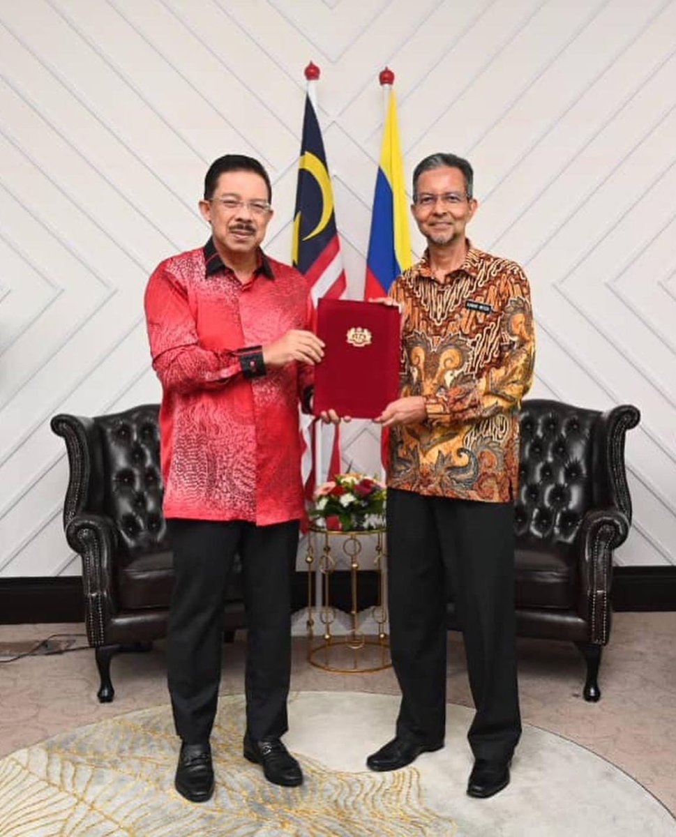 Cawangan Kejuruteraan Elektrik Ibu Pejabat (@jkrelektrik) on Twitter photo Seluruh Warga Kerja <a href="/JKRElektrik/">Cawangan Kejuruteraan Elektrik Ibu Pejabat</a> Mengucapkan Tahniah Kepada YBhg. Dato’ Ir. Ahmad Redza Bin Ghulam Rasool Atas Pelantikan Sebagai Ketua Pengarah Kerja Raya Berkuatkuasa Pada 5 Januari 2023. Seluruh Warga Kerja <a href="/JKRElektrik/">Cawangan Kejuruteraan Elektrik Ibu Pejabat</a> Mengucapkan Tahniah Kepada YBhg. Dato’ Ir. Ahmad Redza Bin Ghulam Rasool Atas Pelantikan Sebagai Ketua Pengarah Kerja Raya Berkuatkuasa Pada 5 Januari 2023.
