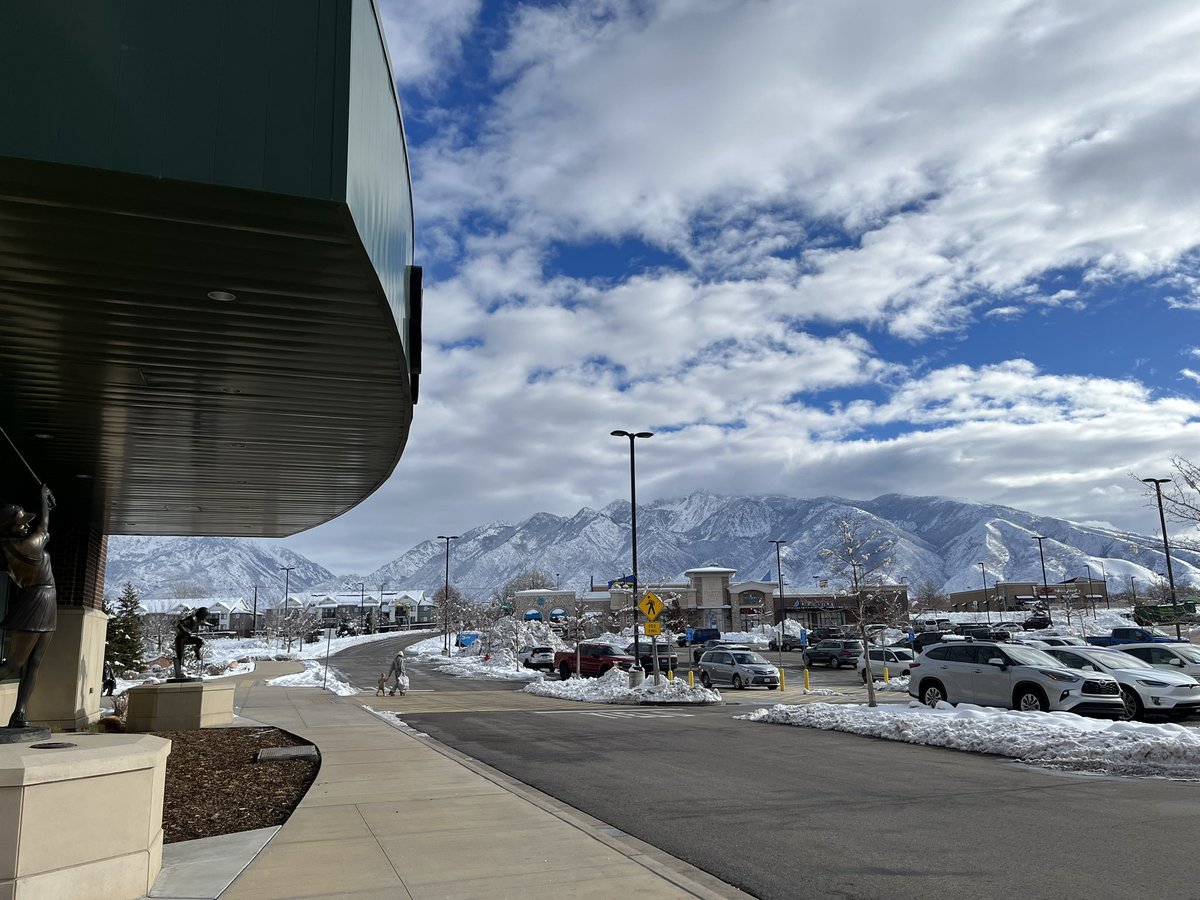 avvharris's tweet photo. @SCHEELS The Sandy, Utah Scheels has the best 360° views—prove me wrong! https://t.co/Oa2YbYOQVl