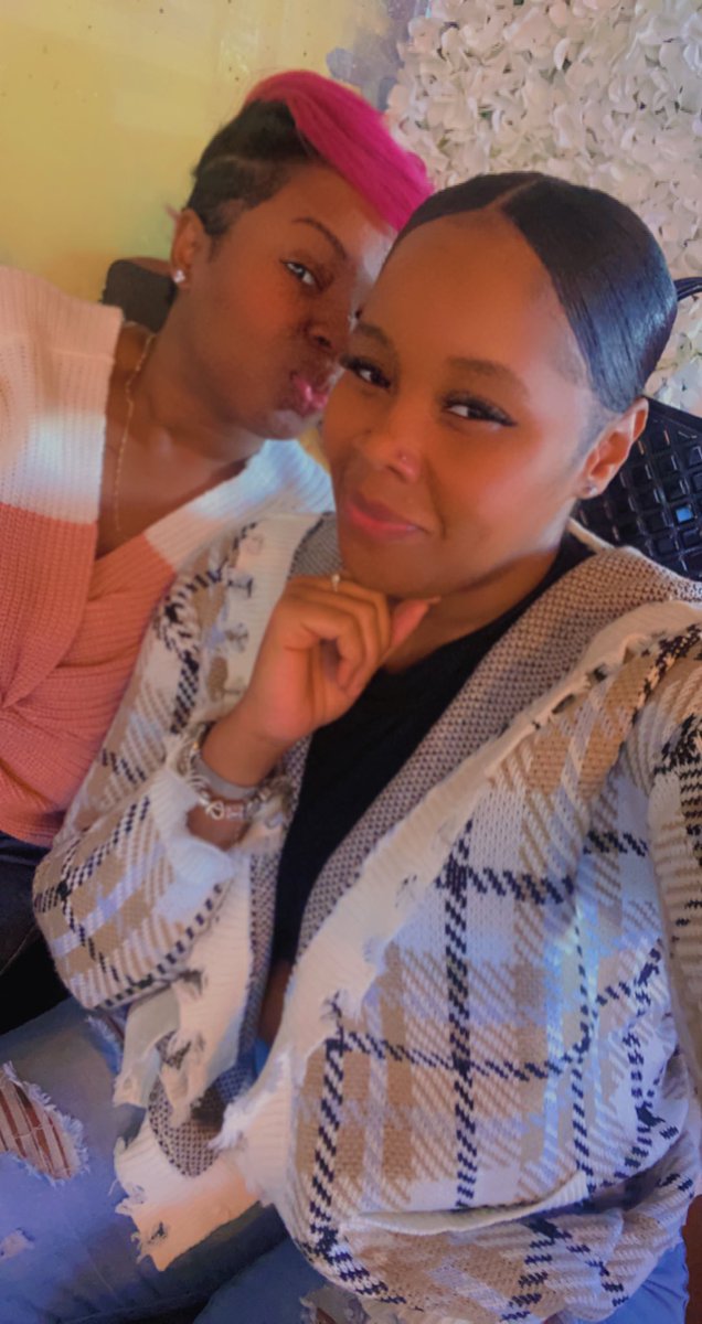EnvyMi_Mi's tweet photo. My bestie and I 🫶🏽🫶🏽 https://t.co/IM0Mk6if6H