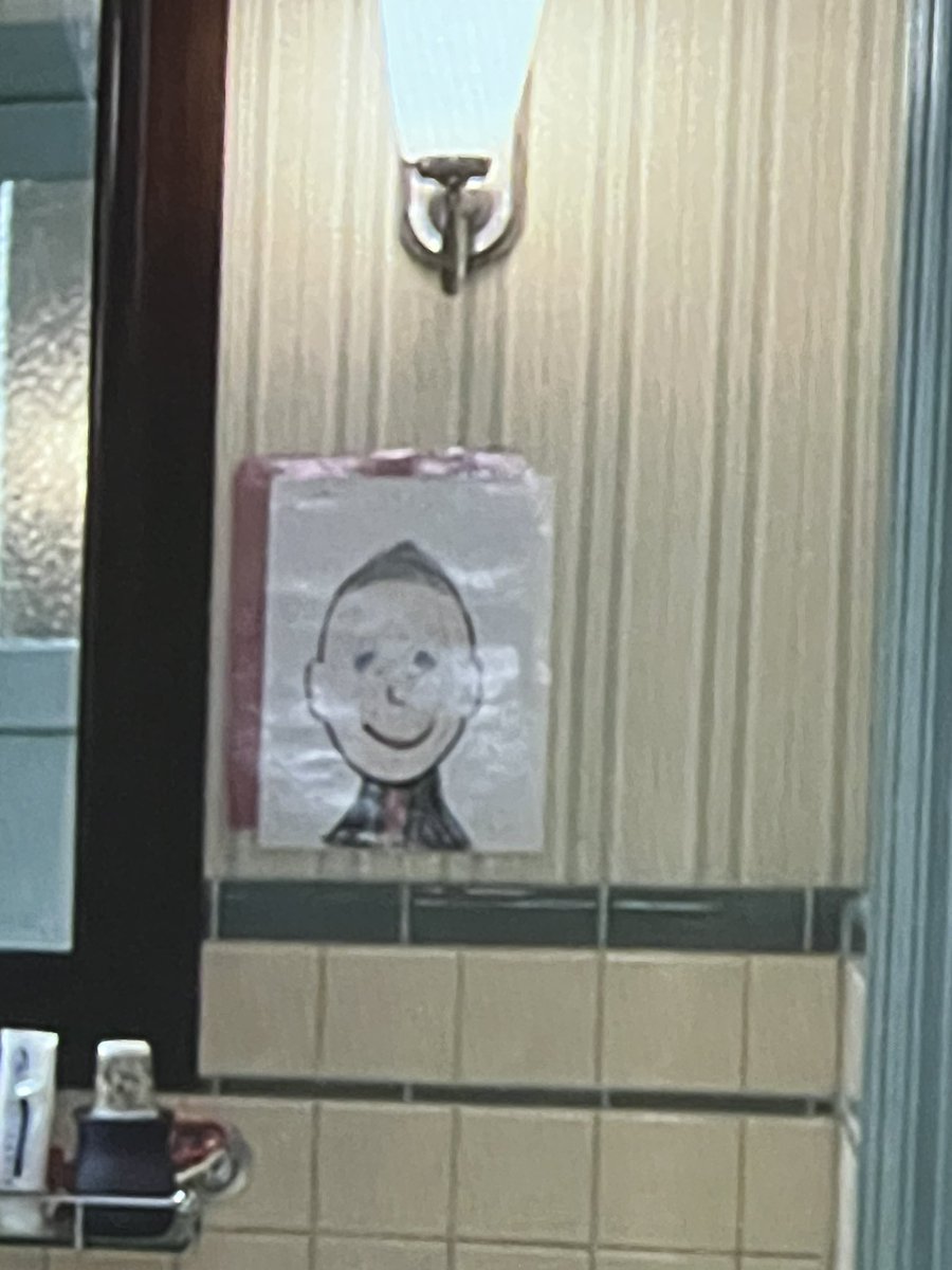 2sexy4thisapp's tweet photo. I feel like the kid’s drawing on the movie I’m watching https://t.co/TTvVili3Jd