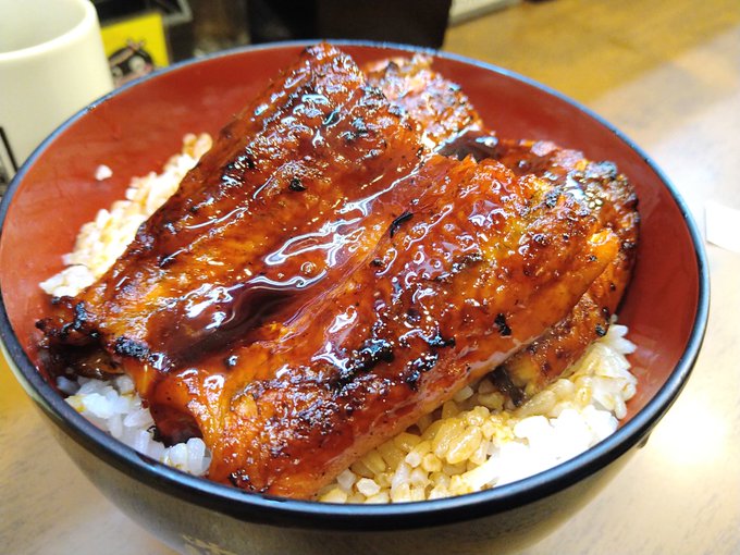 やっと鰻食えた。安い鰻の店も高い鰻の店も正月からずーっと行列で諦めてた。 