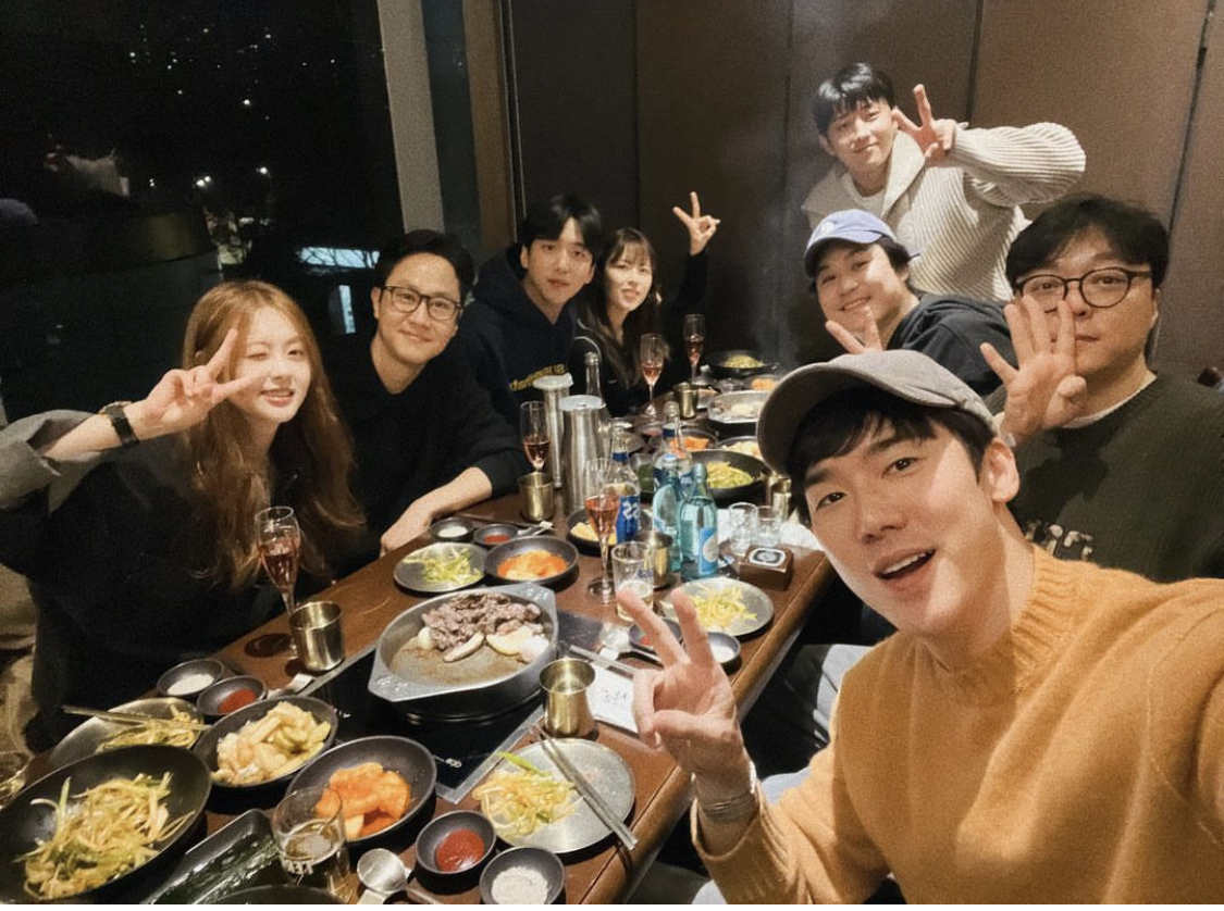 TheAnnyeongOppa's tweet image. LOOK: The cast of #Reply1994 are reunited! ❤️

The hit drama turns 10 this year!

📸 ara_go_0211