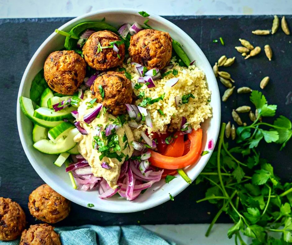 Hearty #Veggie Haggis #Falafel can create the perfect transitional dish between the seasons; made using Vegetarian @MacsweenHaggis it's enjoyed by #vegetarians, #vegans, and meat-eaters alike. 📲 Order now via 2492 on 01563 550008; ow.ly/avue50Mh87Z 📲