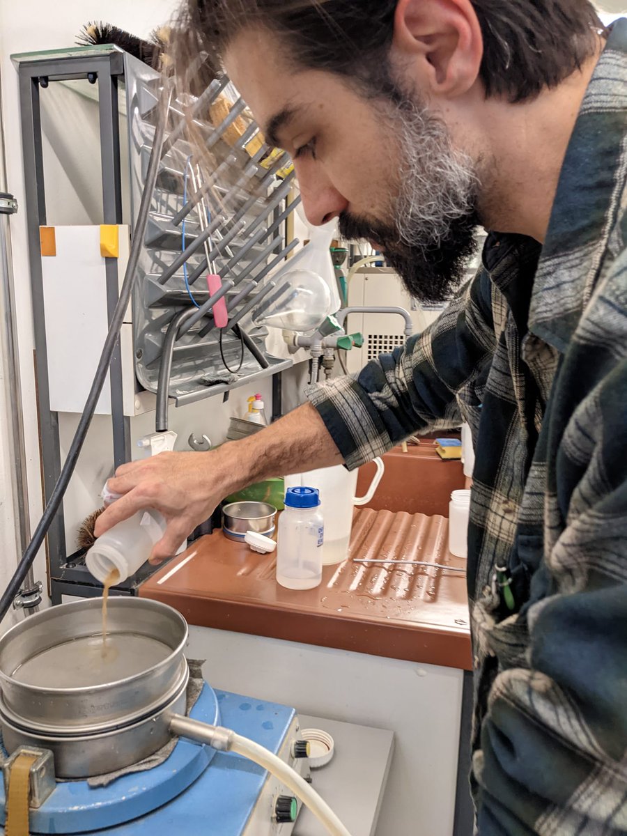 NoeNoeliaga's tweet photo. Our visitor Ph.D. student @Edu_sagi from @UniBarcelona and coordinated by @XUbeda and @Antp901 is doing our promising fractionation method in our @tumsoil department with soil samples of @holisoils....2023 has already brought nice results! https://t.co/fhM0QUDcbH