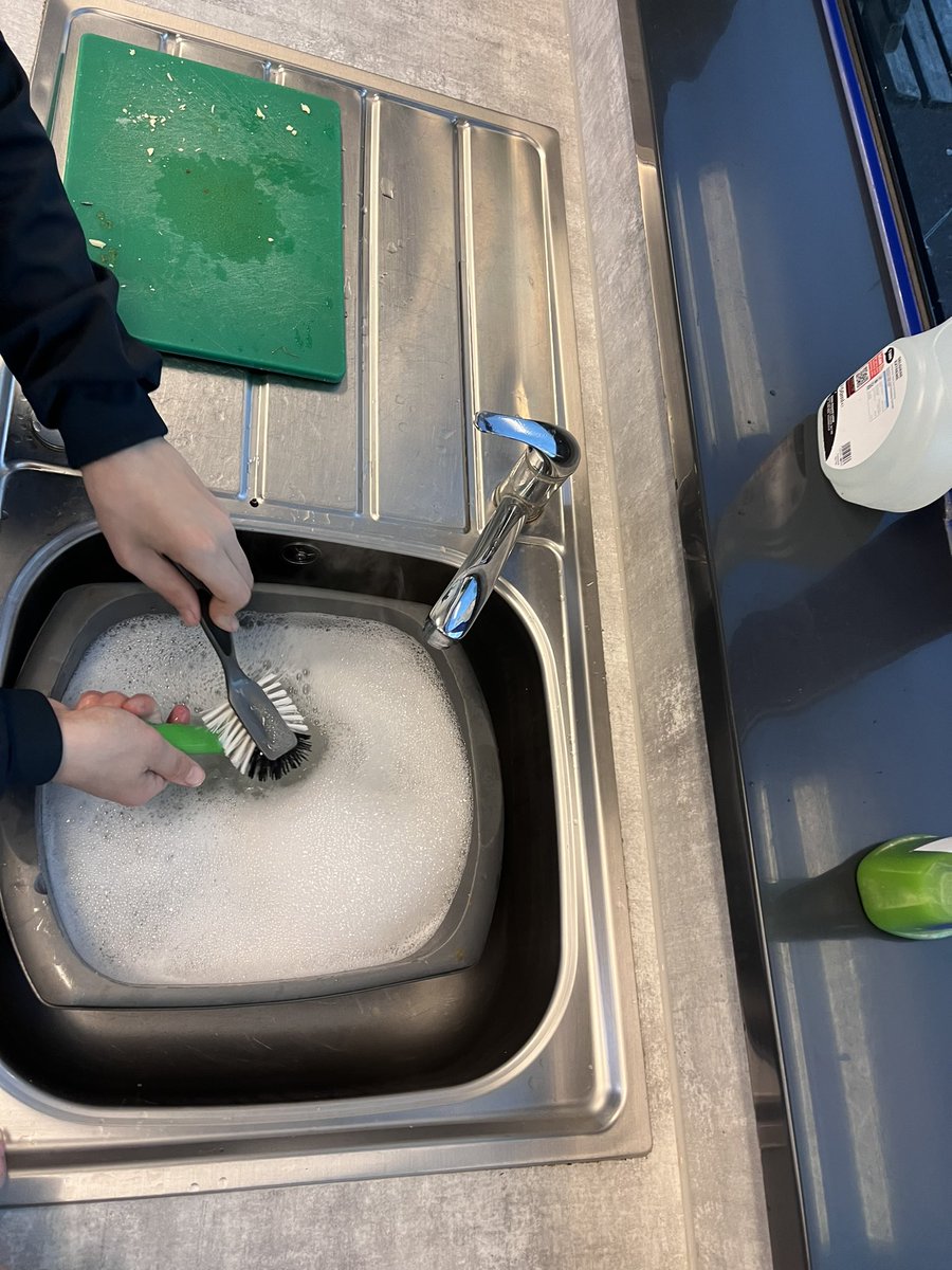 AP3 have enjoyed their first cooking lesson of the year. Making pizza 🍕 toast. Thank you <a href="/CN_Cooking/">Miss Coulter</a> and Miss Leeson for an amazing lesson