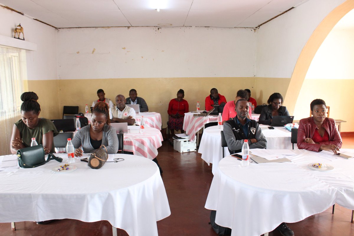 MalawiRedCross's tweet photo. 550 families in Ntcheu will receive food in form of cash from @MalawiRedCross in partnership with #SwissRedCross in support of @MalawiGovt Lean Season Response Plan that is supporting  2.6 million people across the country that are in dire need of food in Malawi. https://t.co/TzP5mzlzS0