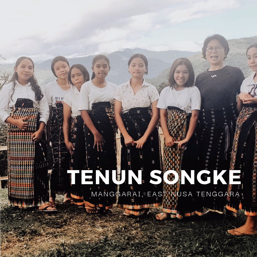 torajamelo's tweet photo. The weavers of Manggarai, specifically those from Cibal, are known for their weaving technique called Songke. The weaving that they create uses the color black as a base to represent the greatness of Mori Kraeng, which means God in the native Manggarai dialect. https://t.co/RBKj7IZPFm