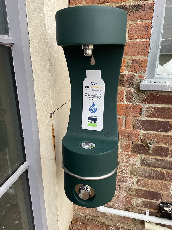 You can now apply for funding to install a water bottle refill station at coastal locations 💧

The Sea-Changers Coastal Fountain Fund is open for applications until 28th February 2023 📆

Find out more &amp; apply 👇
ow.ly/ABEj50Mi9ox