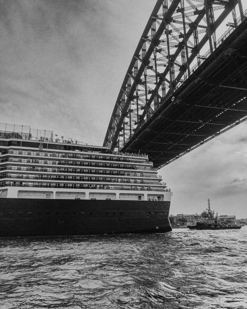 The harbour.
.
.
.

#sydneyharbour #sydney #australia #sydneyaustralia #sydneyoperahouse #sydneyharbourbridge #sydneylife #sydneylocal #ilovesydney #harbourbridge #nsw #visitnsw #operahouse #harbour #travel #sydneyfood #insta #photography #sunset #newsou… instagr.am/p/CnB4aY-p_NK/