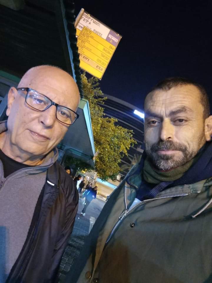 emadbakeet's tweet photo. أفرجوا عن عميد الاسرى كريم يونس
قبل ما تطلع الشمس 
حملوه في الجيب ونزلوه في "رعنانا"
اتصل في اهله وقال تعالوا خ��وني انا في "رعنانا"
كل هذا عشان ما يشوفوا استقبال هذا البطل https://t.co/PPYaE8WgSD