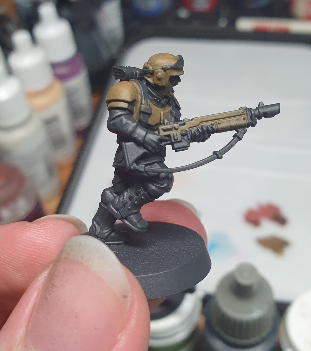 Bram_Paints's tweet photo. The Colour Forge Sprays arrived, and #pluckydivision got one layer quicker now that I can prime in Corvus Black 😁

#PaintingWarhammer #warhammercommunity #colourforge #astramilitarum #warhammer40k #wip https://t.co/M2rruXWTdG