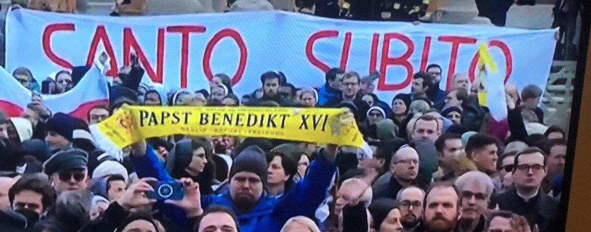 tadej_ktad's tweet photo. Pogrzeb papieża Benedykta XVI.                                          #pope #BenedyktXVI #BenediktXVI #VaticanCity #Vaticano https://t.co/yR6sSm8ZfV