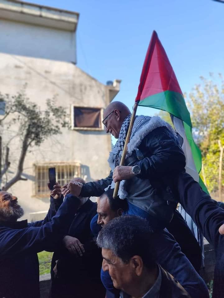 "خرجت من السـجن لأكمل المشوار وأنشد نشيد بلادي"

- الأســيــر المــحــرر المــناضـــل #كريم_يونس 
#اربعون_عاما_من_الأسر
#فلسطين