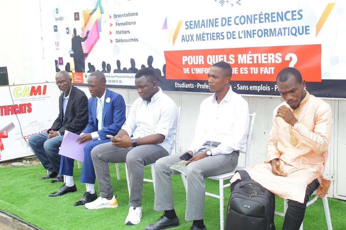 steve111MV's tweet photo. Nous avons clôturé décembre avec la #WeekTech par CAMI. Orientation des jeunes sur les métiers du numérique et partage d’expérience sous le thème #Startup

#ChezMoiAuCongo #Team242 #Speaker #Tech #Youth #SDGs #Innovation #Programming #Congo https://t.co/QlyQVgsVaD