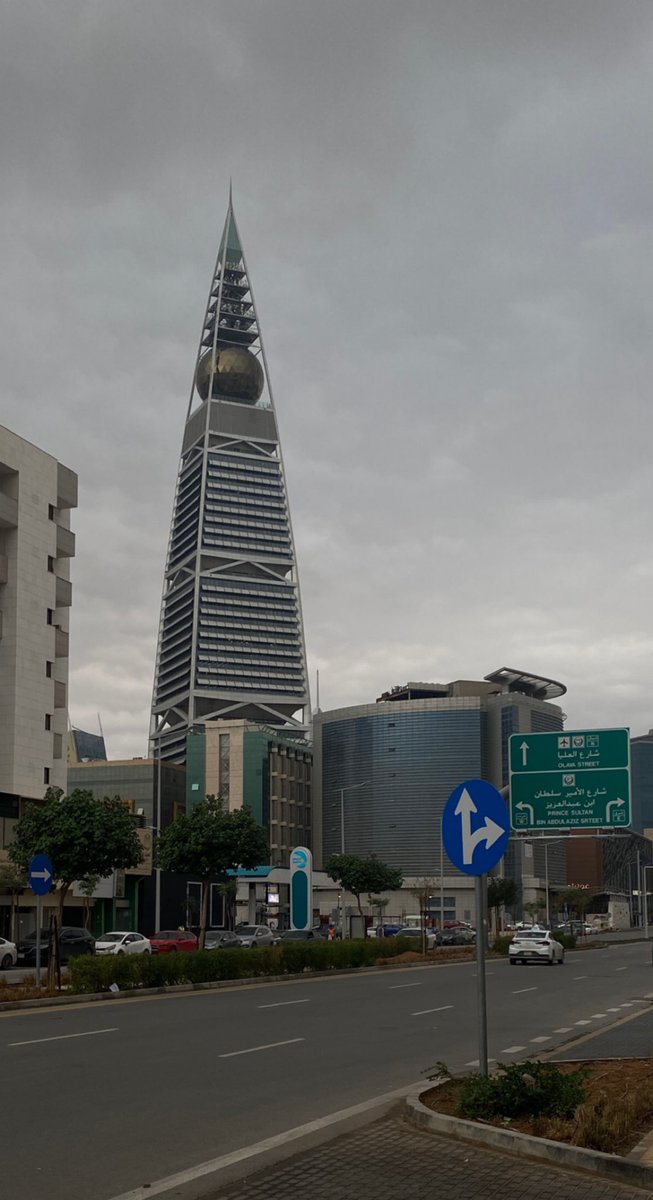 ياجمال الرياض 🌧️ .. 
#مطر_الرياض #تعليق_الدراسة