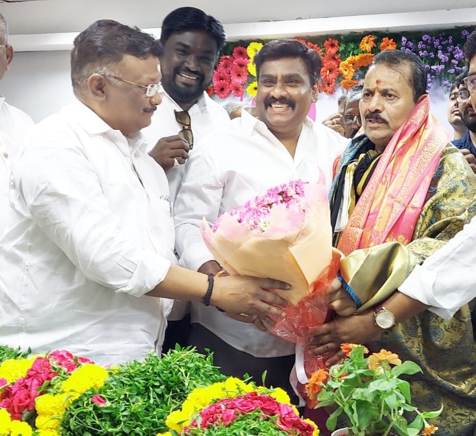 sravandasoju's tweet photo. Congratulations Venugopal Chary garu on assuming office as chairman, Telangana State Irrigation Development corporation. #TSIDC. https://t.co/QXvFDtBgtJ