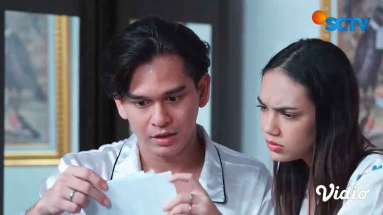 SamudraCinta_'s tweet photo. #SamudraCintaSCTV Episode 604
Dibuka dengan scene Sam sama Cinta yang lagi cari bukti kalau emang kecurigaan nya sama Kak Novan yg pura" punya penyakit itu benar, dan akhirnya mereka dapet bukti jugaaa~
Pasutri detektif ya begini wkwk
Cc : @sinemart_ph @SCTV https://t.co/XzJlrpcjGa