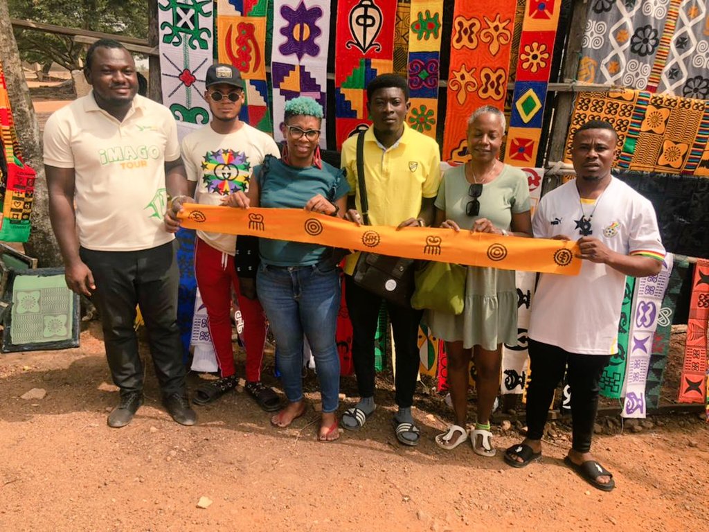 Studatour1's tweet photo. Studatour Ghana Limited took Caribbeans from Trinidad on a tour of Ghana to the Ntonso Adinkra village in the Ashanti Region. They had traveled from the Eastern to the Central Regions before connecting with us in the Ashanti Regions. In Kumasi. #wangowango #TOUR https://t.co/Ktz60Sr2vu