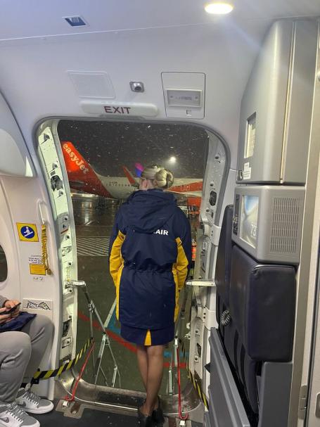 RYRCabinCrew's tweet photo. Keep calm and winter on with Ryanair!!
#winter #ryanair #snow https://t.co/bckZGmGnDN