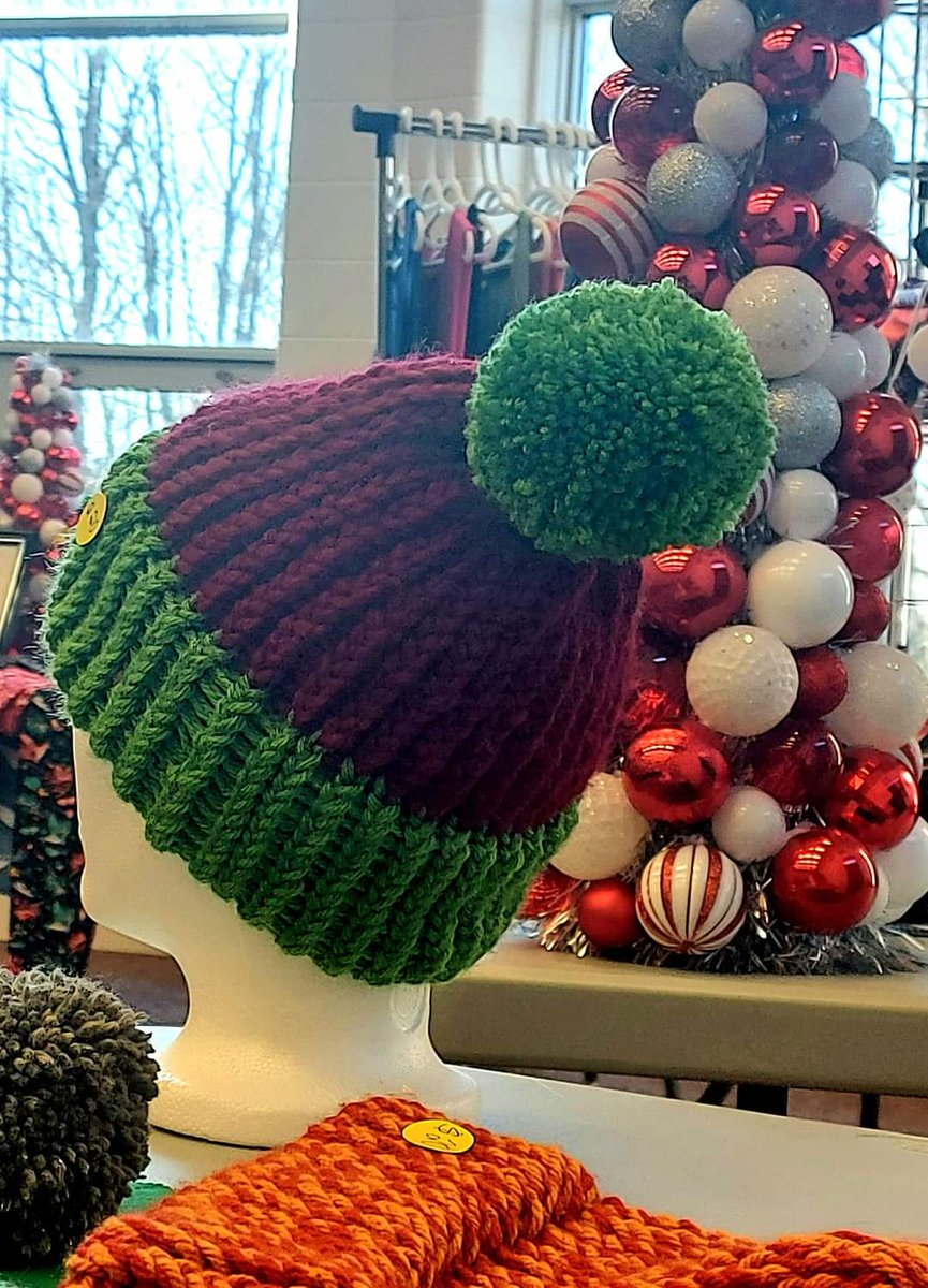 hatswithpurpose's tweet photo. Here are some of my favorite hats from 2022. Onto a new year! 
---
#yarn #hats #pompom #knitting #loomknitting #fun #crochet #knittinglover #yarnlove #newyear #cutehats #cute #warm #winter https://t.co/mNagcYP8yr