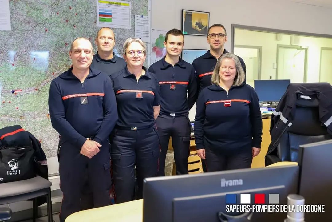 ☎️ Depuis le 1er janvier, les agents du #CTA 18/112, jusqu’à présent personnels administratifs ont le statut de SPP 👏
↪️ 1er élément de la chaîne des 🚒 !
↪️ 14 agents vous répondent nuit et jour tout au long de l’année pour vous donner le meilleurs des secours 👍