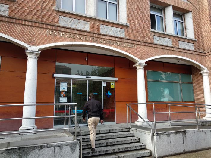 Lavozdemedina's tweet photo. El Centro de Salud de Medina del Campo acogerá el jueves 12 de enero una campaña de donación de sangre. Los usuarios podrán acudir en horario de tarde de 16.15 a 20.45 horas al Centro de Salud de la calle Almirante, 11. #CentrodeSalud

https://t.co/mSnF5siUGL https://t.co/0kd3njugRc