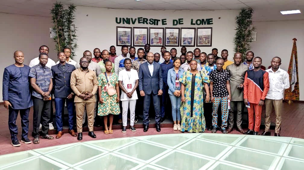 dodzikokoroko's tweet photo. Echanges fructueux hier avec les délégués étudiants et les diverses associations de l'Université de Lomé en leur qualité d'acteurs clés du fonctionnement de la vie universitaire. A l'ordre du jour, l'annonce des #orientations, #réformes et travaux de l'année. @UniveLomeTg https://t.co/GMcHa17H8T