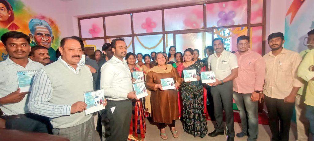 VBGRAMGKAR's tweet photo. #MGNREGS helps in economic empowerment of women - Uma Mahadevan

ACS to Govt (PR) @readingkafka Uma Mahadevan chaired the progress review meeting at @ZP_Kolar today. 
"Women participation in #MGNREGS should be increased, they should get every penny of their earnings " she said. https://t.co/ykrzXZuk9F