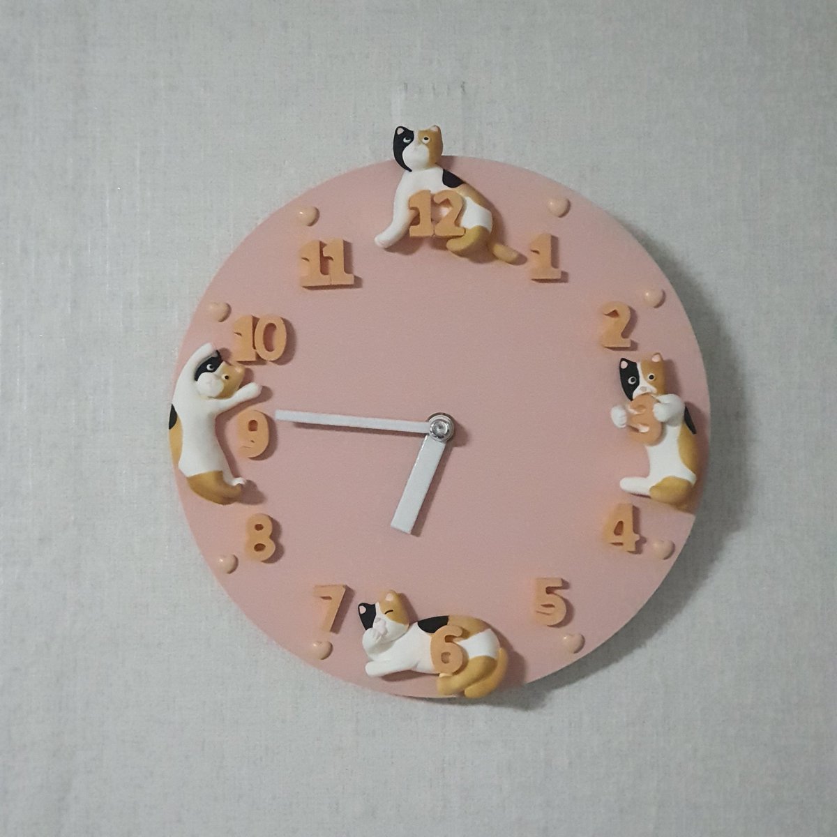 cookie190409's tweet image. 시계 샀는데 너무 귀엽고 똑같음